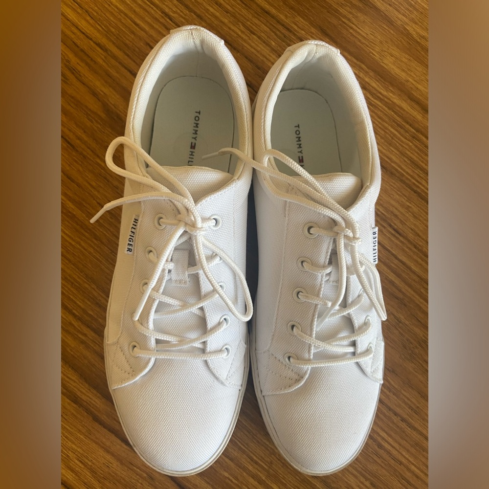 Tommy Hilfiger - White Canvas Snickers - size 10 - EUC